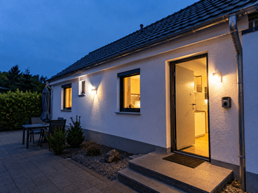 Alarmanlage für Haus, Halle und Betrieb Alarmanlage für Ferienwohnung mit Eingang und Außenbereich bei Dämmerung