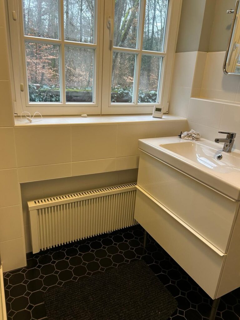 Flächenspeicherheizung im Bad bzw. als Designheizkörper an der Wand, Beispiel 1