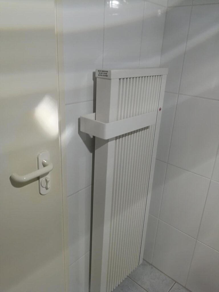 Flächenspeicherheizung im Bad bzw. als Designheizkörper an der Wand, Beispiel 5